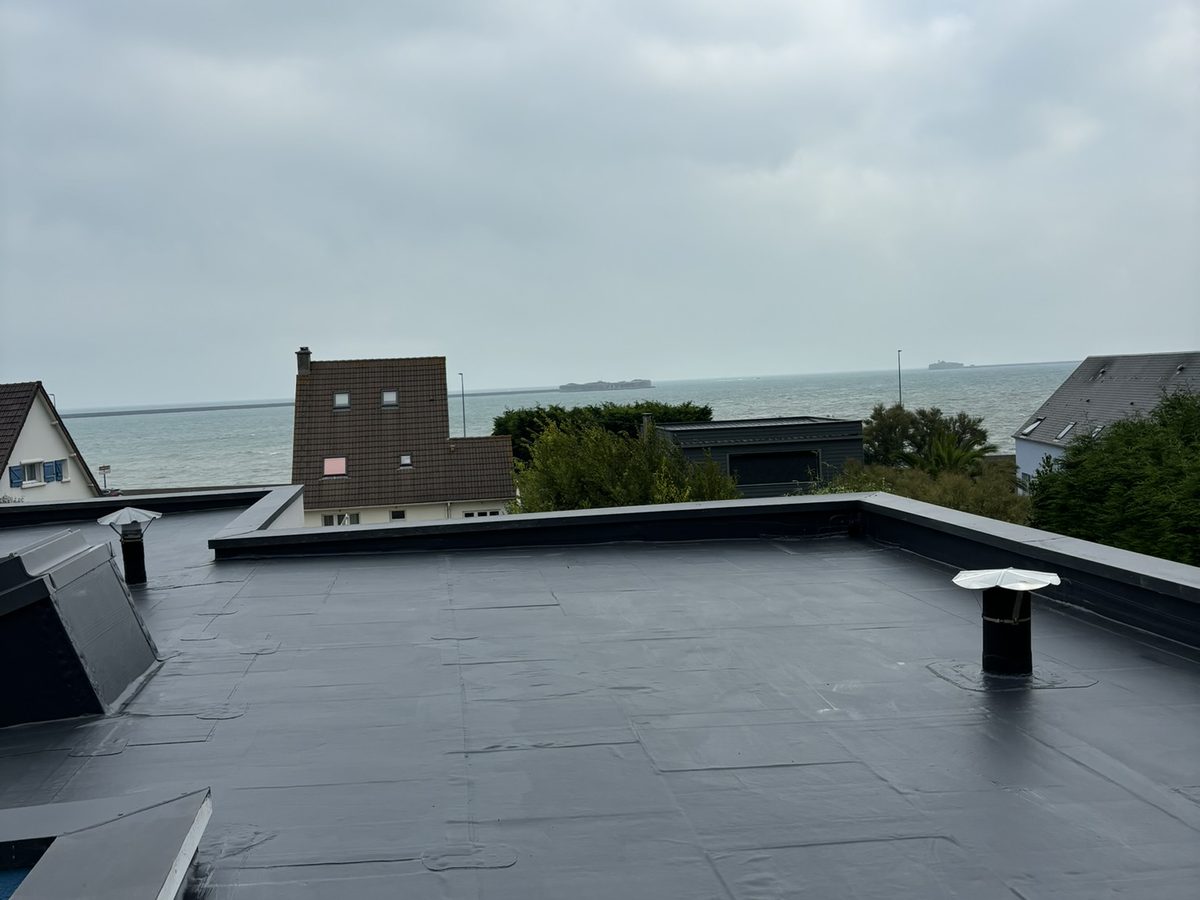 Toit-terrasse étanché avec vue sur la mer